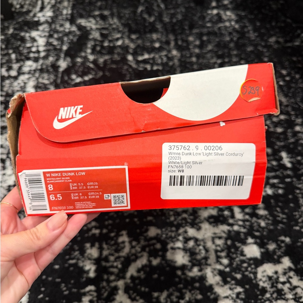 Nike dunk low in light silver corduroy size 8 women’s - Picture 8 of 9